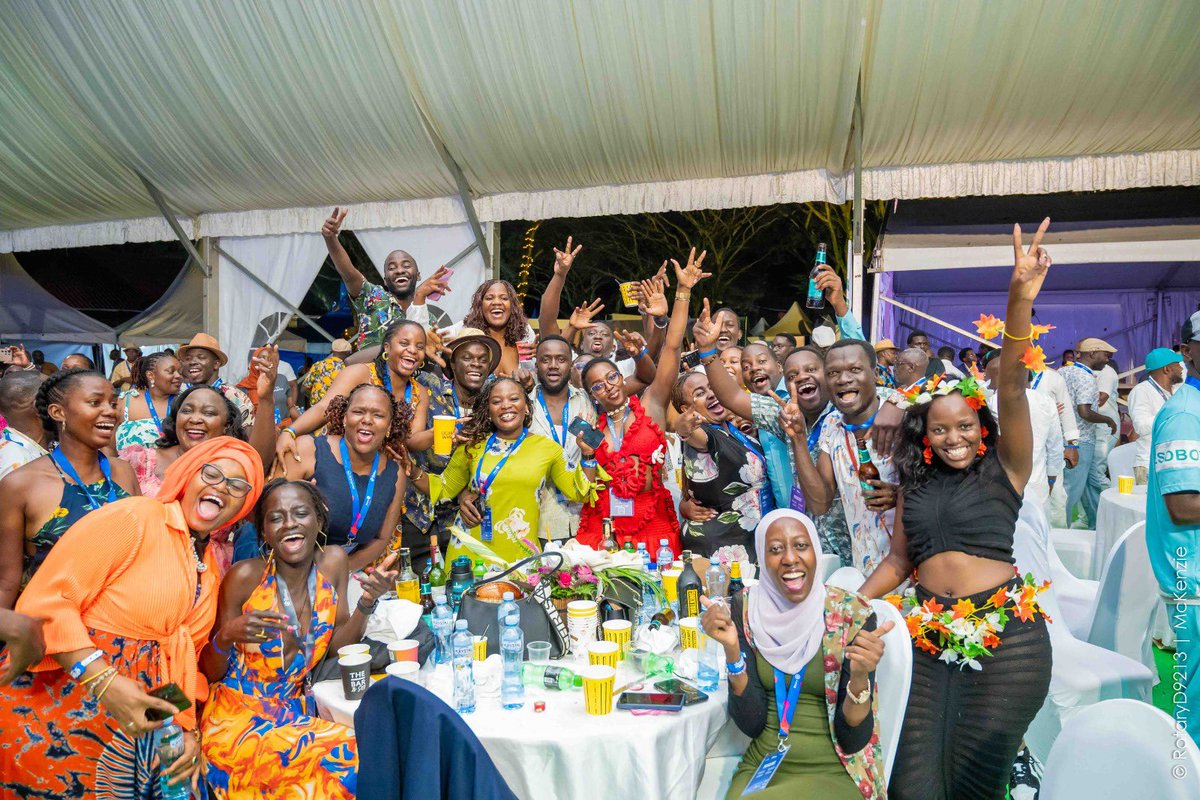 rctkampalasouth's tweet photo. DISCON101 Day 1 
The Knights showed up in floral and brought the island vibes 🥳🔥💐🌷
#DISCON101 #RotaryEyamba #Unite4Good9213 https://t.co/RYt7ckzqJ7