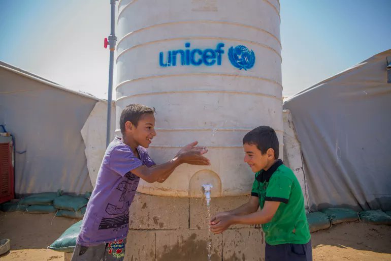 Gazze'deki ailelere temiz su sağlamak üzere UNICEF görevlisi iki kamyon şoförünün insanlık düşmanı terörist İsrail tarafından ateş açılarak öldürüldüğü açıklandı.
Bu katil devletin zulmünü ve göz göre göre yaptığı sivil katliamını tüm dünya izliyor.
gidadedektifi.com/gonderiler/det…