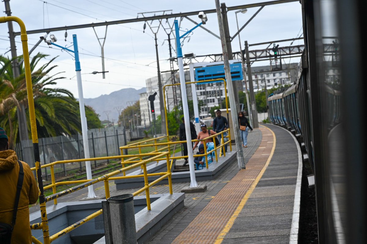 MetrorailWC's tweet photo. Good morning , Cape Town . Train ride from Cape Town to Simon's Town for the SA Navy Festival 🚢🧭🇿🇦. 

All onboard to SA Navy Festival this weekend!

🚢 Ship tours 🎺 Live music &amp; parades 🌊 Epic views &amp; good vibes.
#SANavyFestival #SimonsTown #CapeTown https://t.co/W4kF6FXojy