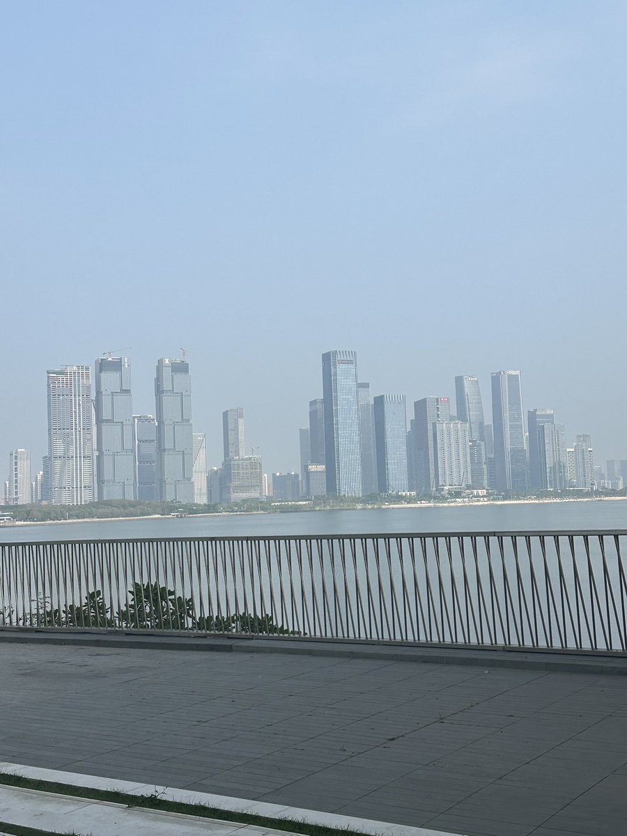 Super Leo tweet media