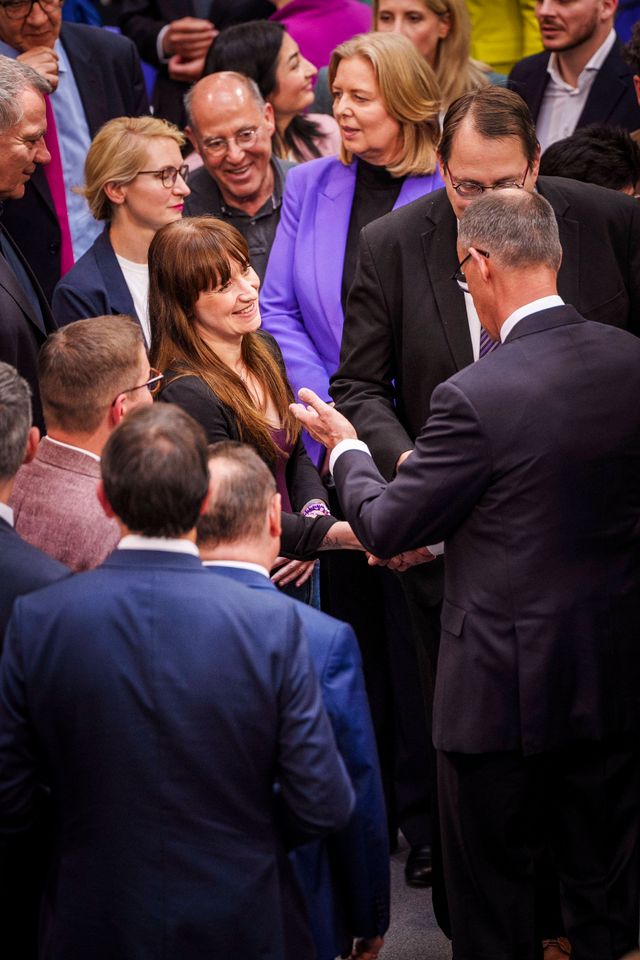 Nightmare_Snake's tweet image. Wenn es darauf ankommt, Unterstützen Bodo Ramelow, Ines Schwerdtner, Jan van Aken und sonstige Konsorten der Partei die Linke die Regierung, alles für eine Regierungsbeteiligung und der staatstragende Rolle.

Die PDL hat schließlich Friedrich Merz zum Kanzler gemacht.