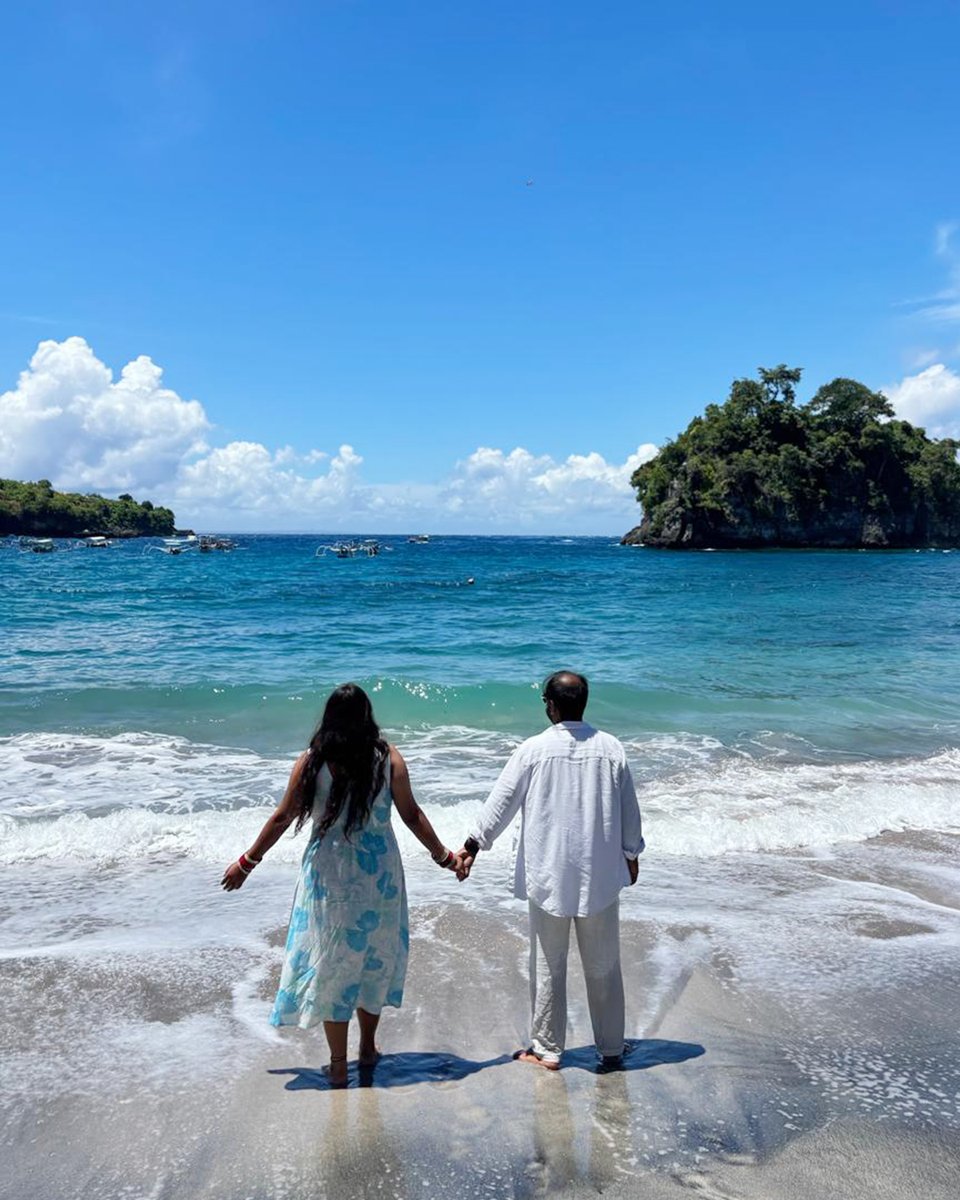 travirots's tweet image. ❤️ A dreamy honeymoon captured in the heart of Bali 🌴 Every picture reflects love, joy, and the beauty of paradise.✨

Happy Client... Mr. &amp;amp; Mrs. Ankit Kumar on their honeymoon trip😍

#Travirots #Route #Holidays #Travel #Bali #Honeymoon #HoneymoonTrip #BaliHoneymoon #NusaPenida