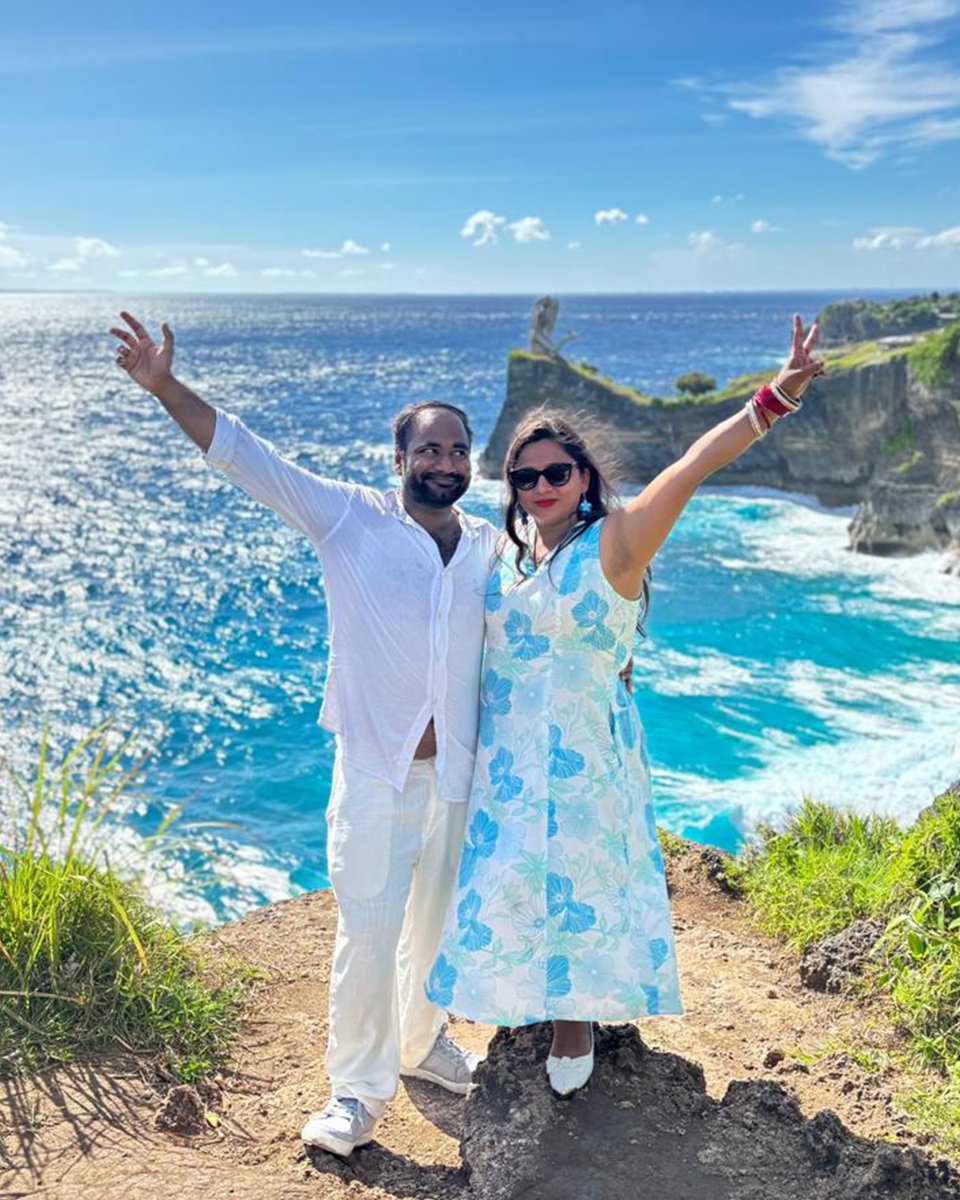 travirots's tweet image. ❤️ A dreamy honeymoon captured in the heart of Bali 🌴 Every picture reflects love, joy, and the beauty of paradise.✨

Happy Client... Mr. &amp;amp; Mrs. Ankit Kumar on their honeymoon trip😍

#Travirots #Route #Holidays #Travel #Bali #Honeymoon #HoneymoonTrip #BaliHoneymoon #NusaPenida