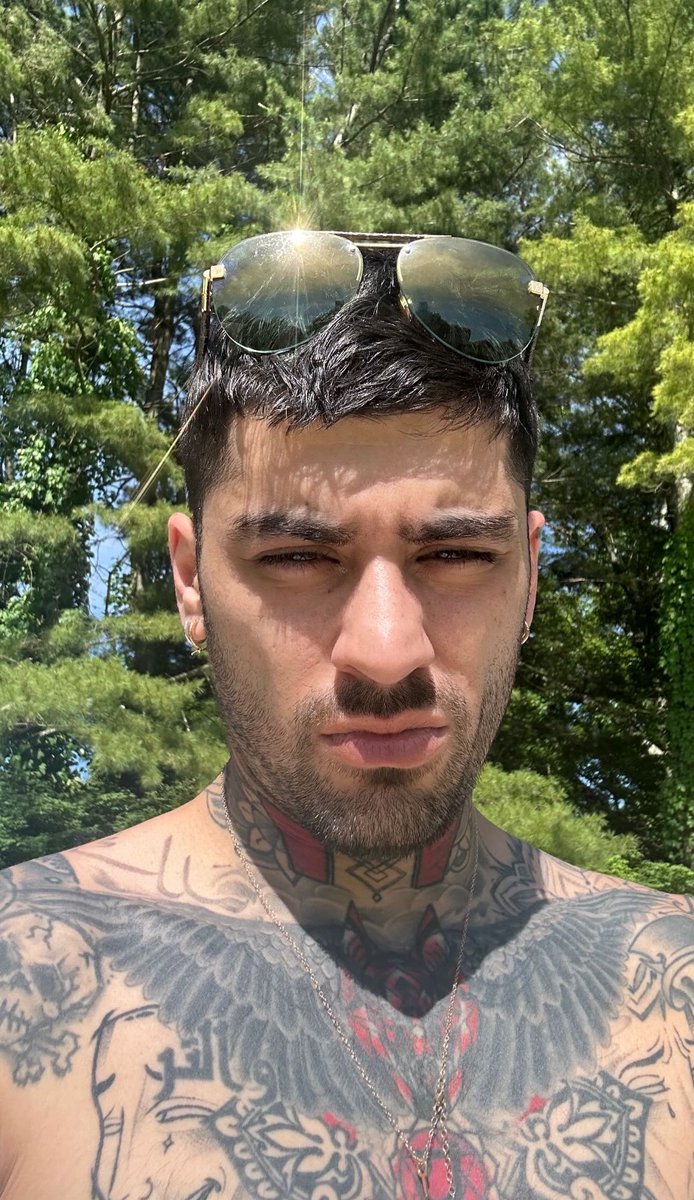 Shirtless Boy ID tweet media