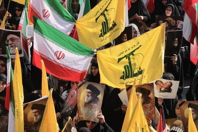ما همچنان در خیابان ها می‌مانیم پرشورتر ومقاوم تر لعنت به هر مسئولی که بخواد این وحدت رو از ما بگیره