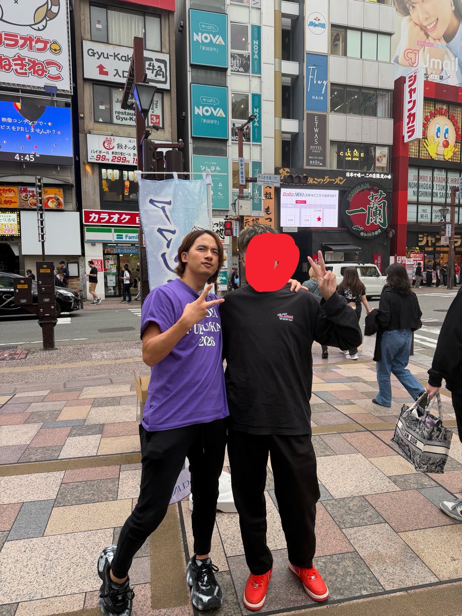 ろむ tweet media