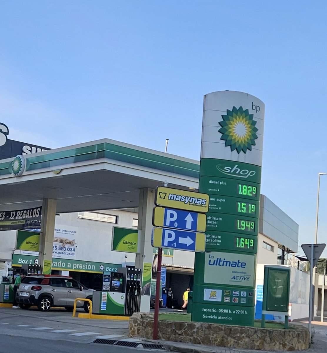 Wil jij ook voordelig tanken, dit zijn de prijzen in Spanje. Hoe is dat mogelijk Nederlandse regering?