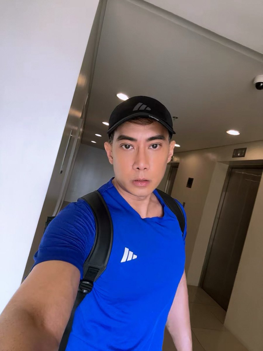 ferdible's tweet photo. Your blue weekender https://t.co/FzH58Pgghj