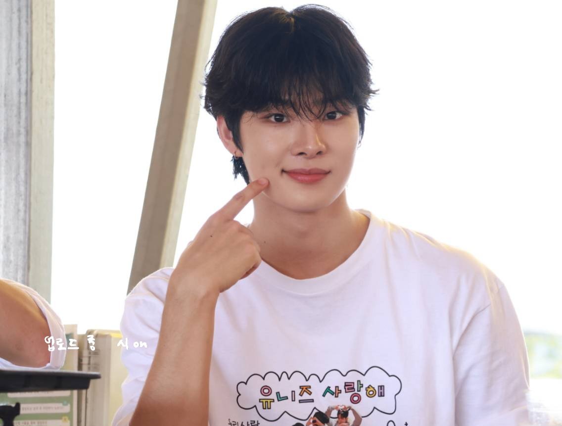 업로드중 시on tweet media