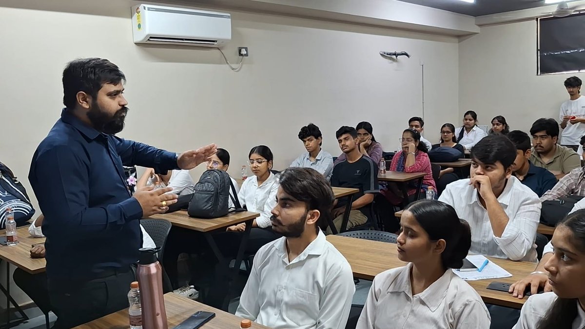 FIMTDELHI's tweet image. Shaping the Next Generation of Data Scientists.
BCA &amp;amp; B. Tech. students from FIMT took their learning beyond the classroom with a high-impact industrial visit to DUCAT, New Delhi.
CHECK ALBUM: facebook.com/share/p/18LLrL…
fimt-ggsipu.org
#FIMT #DataScience #BTech #BCA