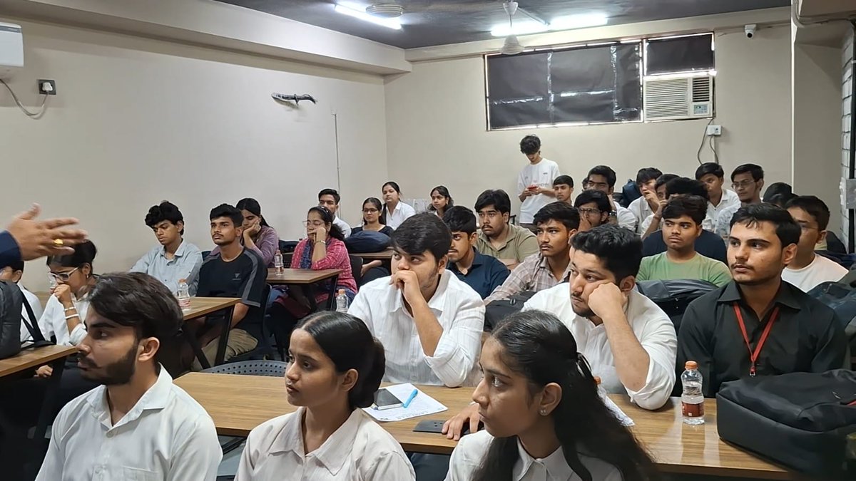 FIMTDELHI's tweet image. Shaping the Next Generation of Data Scientists.
BCA &amp;amp; B. Tech. students from FIMT took their learning beyond the classroom with a high-impact industrial visit to DUCAT, New Delhi.
CHECK ALBUM: facebook.com/share/p/18LLrL…
fimt-ggsipu.org
#FIMT #DataScience #BTech #BCA