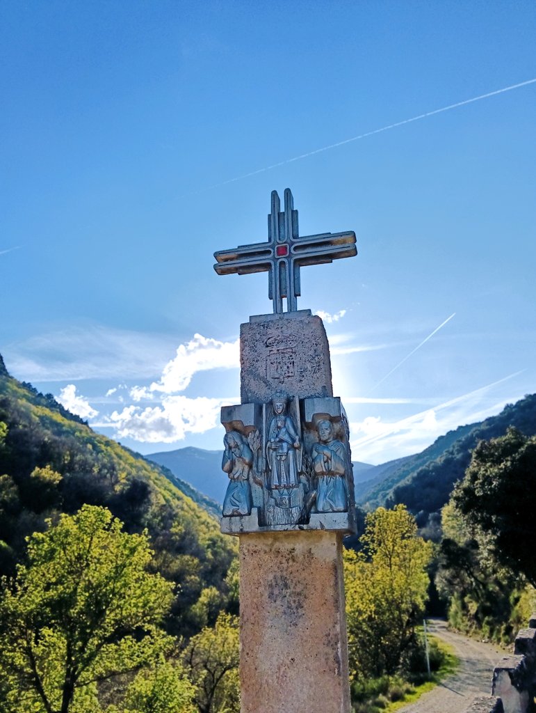 e13sirio's tweet photo. Ayer estuvimos en un Santuario.
#Valvanera #LaRioja #TrasLasHuellasDeILO
@meteosojuela @RiojanaInma @dbastidacaro https://t.co/BtTdvpCpGf