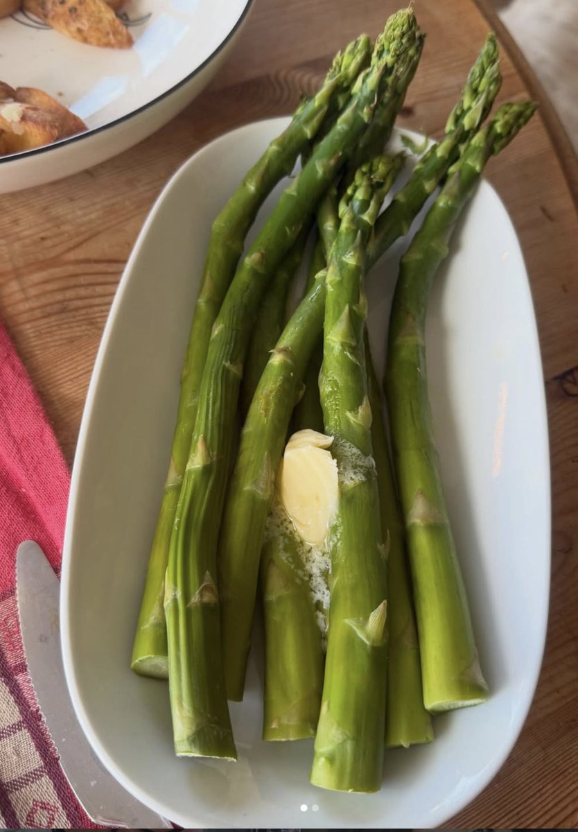 jo_thomas01's tweet image. Spring is here and she is more than welcome. With the change in seasons comes a change in ideas and thoughts of what to put on the table #inmykitchen #asparagus