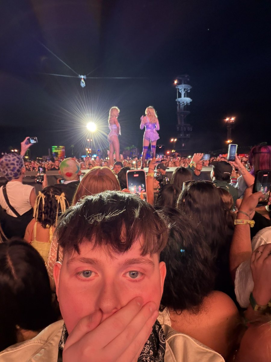 sabrina carpenter and madonna are right behind me, aren’t they?🤨😭😭😭