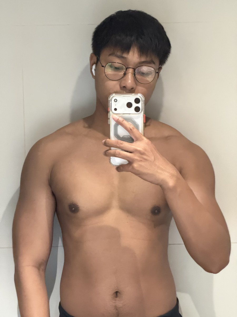 jamech_'s tweet photo. อยากตัดผมแล้ว https://t.co/6RUuYY2bSa