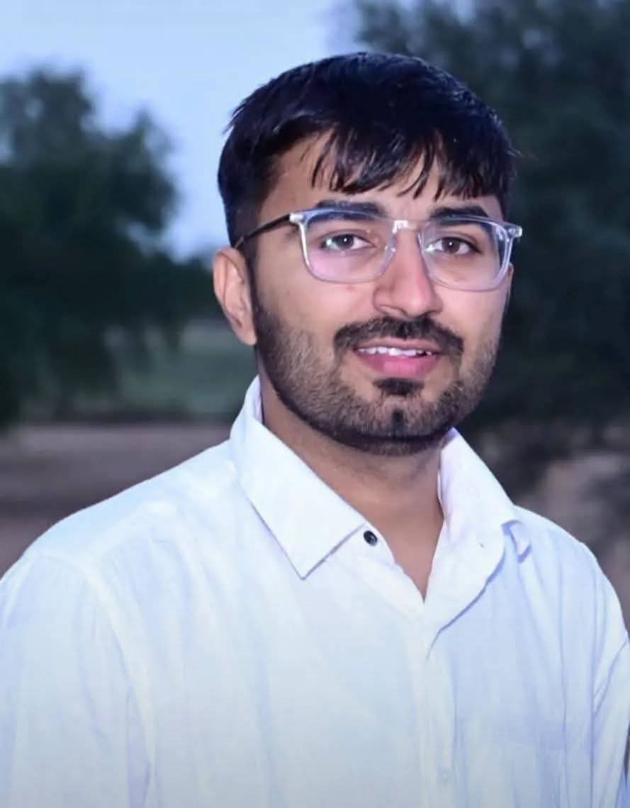केवल जाति के आधार पर टारगेट नहीं किया जा सकता है, कुछ नैसर्गिक प्रतिभाएं होती हैं। जो मेहनत के बल पर सफलता के झंडे गाड़ती हैं ,ऐसा ही उदाहरण आज हम सबके सामने पेश किया है।दिनेश विशनोई ,RAS भर्ती  2024 में पूरे राजस्थान में प्रथम स्थान प्राप्त करने पर हार्दिक बधाई l
