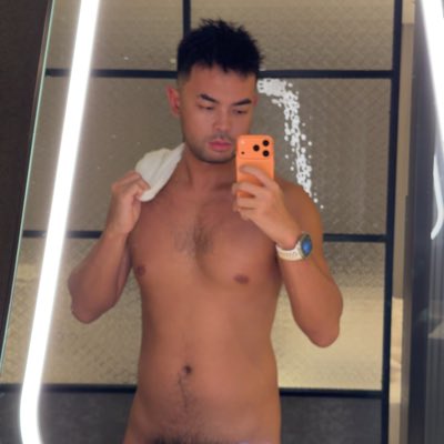 LookAtYou tweet media