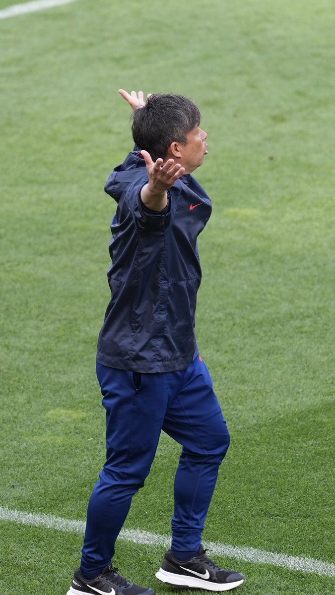 今日も勝ち！
ただとにかく判定にフラストレーション溜まった試合だったな…。
根本が何回も削っても一向にカード出ず、鬼さんも怒ってペッドボトル投げてた？