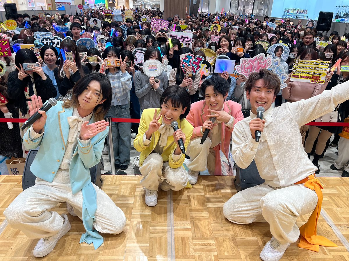 モナキ tweet media