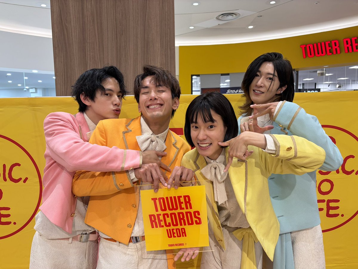 モナキ tweet media