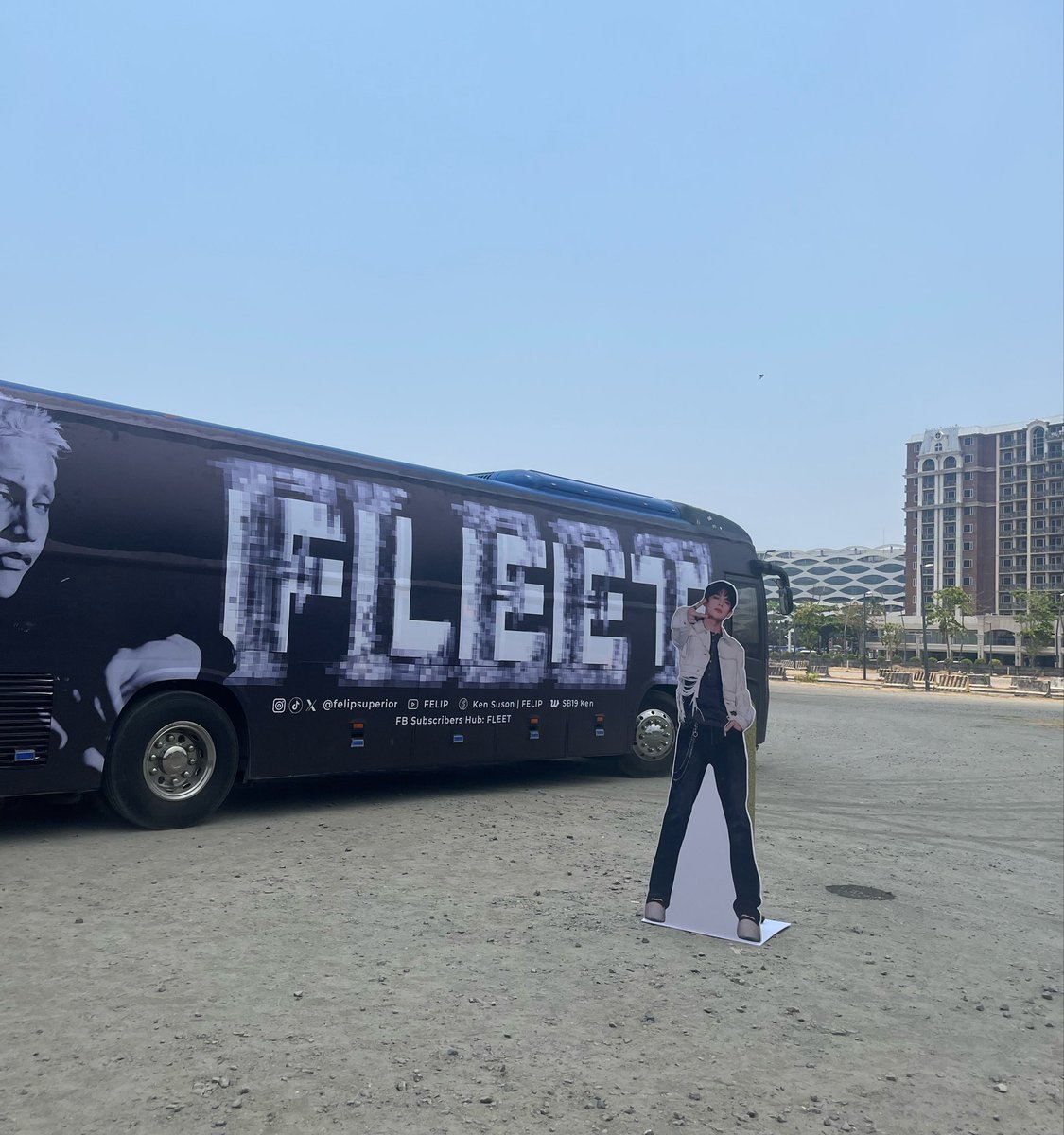 monic ; 🍭☀️ tweet media