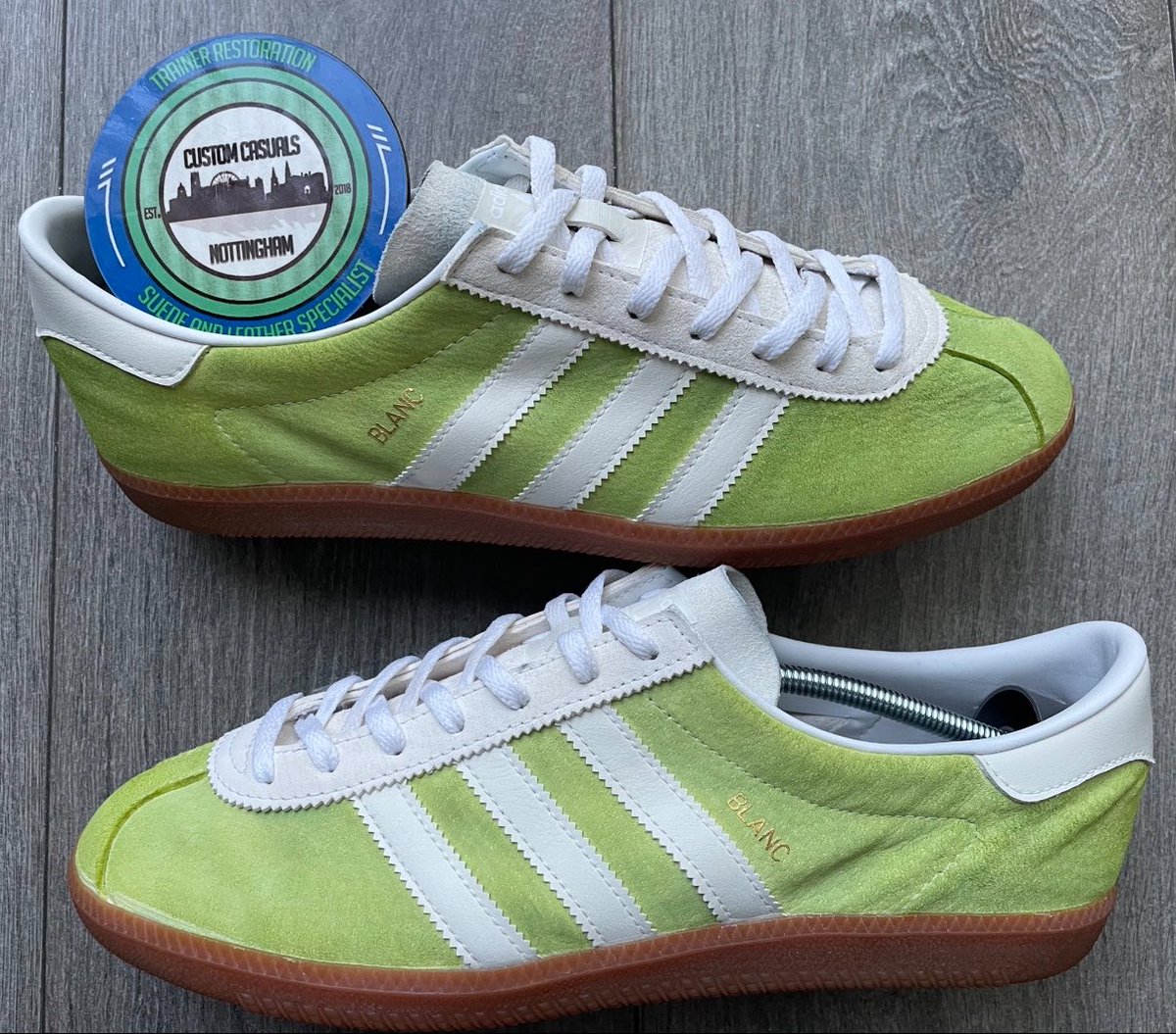 custom_casuals's tweet photo. 🟢👟 Here’s a redye on a pair of ‘Gazwick’ Gazelle in Ardwick Green after a deep clean looking much more striking again. The same shade has been faded down to create a unique look to this pair of Blanc. Retweets always appreciated @adiFamily_ work being taken on. 👟🧼🍋🎨✅👟🟢 https://t.co/3AeU8104Q3