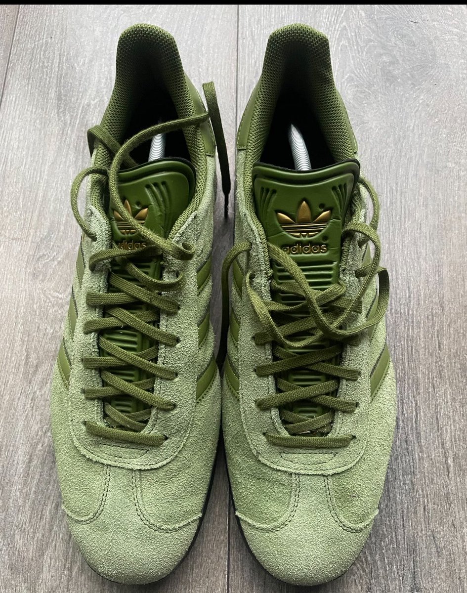 custom_casuals's tweet photo. 🟢👟 Here’s a redye on a pair of ‘Gazwick’ Gazelle in Ardwick Green after a deep clean looking much more striking again. The same shade has been faded down to create a unique look to this pair of Blanc. Retweets always appreciated @adiFamily_ work being taken on. 👟🧼🍋🎨✅👟🟢 https://t.co/3AeU8104Q3