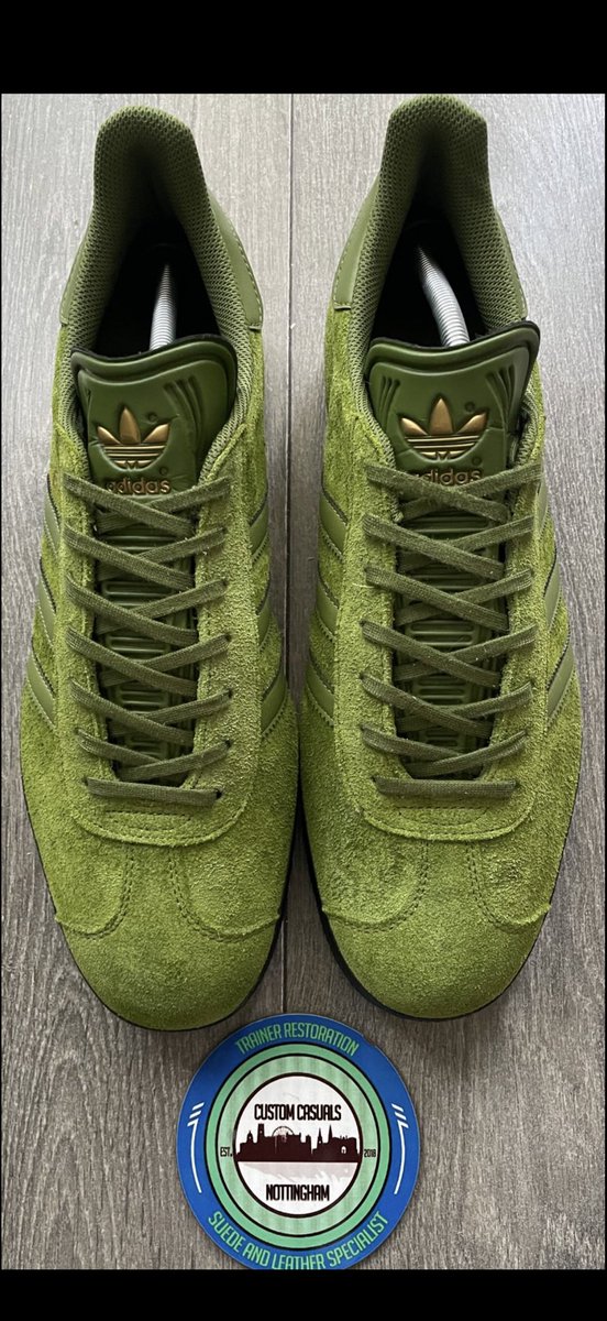 custom_casuals's tweet photo. 🟢👟 Here’s a redye on a pair of ‘Gazwick’ Gazelle in Ardwick Green after a deep clean looking much more striking again. The same shade has been faded down to create a unique look to this pair of Blanc. Retweets always appreciated @adiFamily_ work being taken on. 👟🧼🍋🎨✅👟🟢 https://t.co/3AeU8104Q3