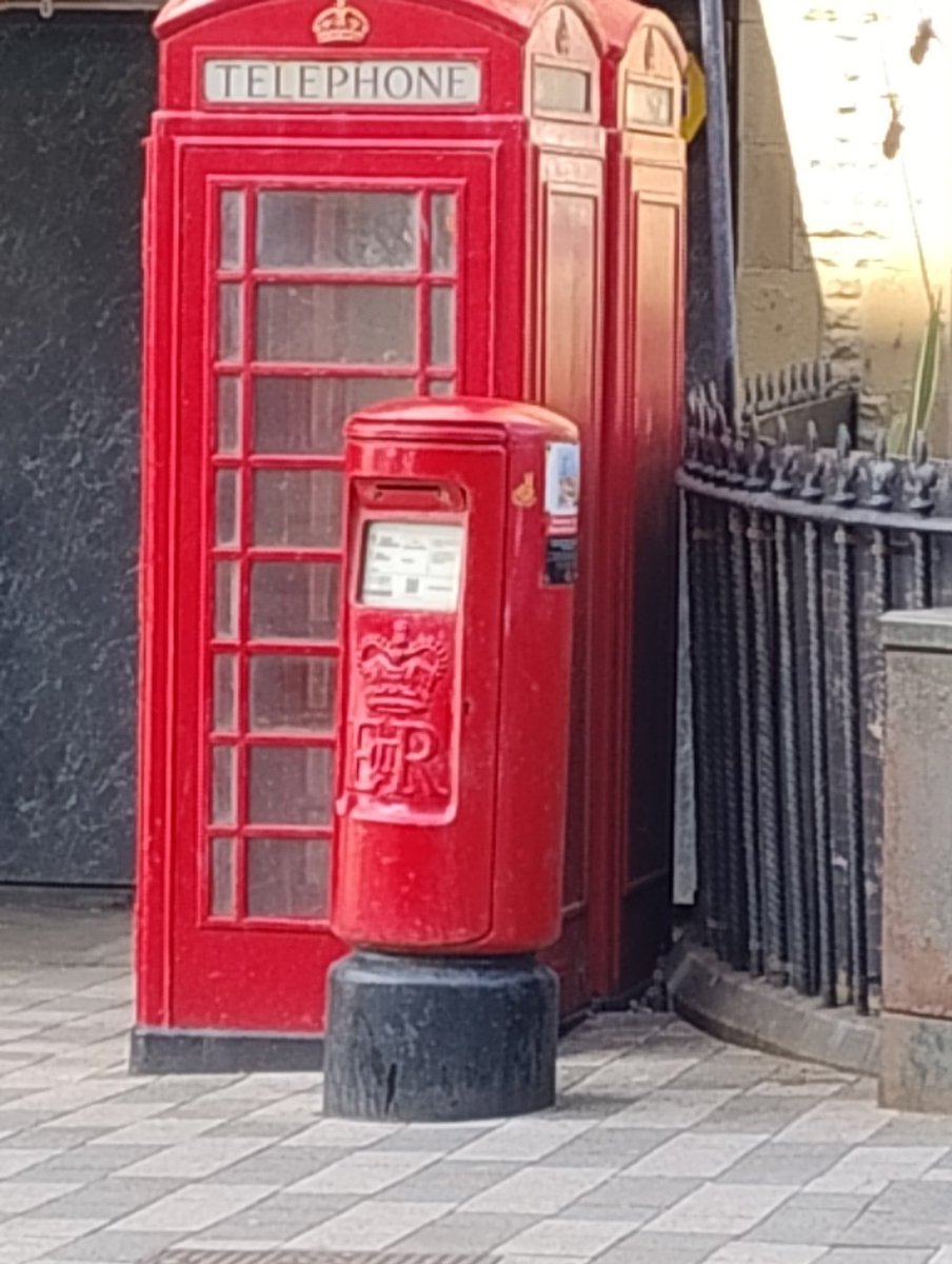 CFScotty3's tweet image. Here's another for #PostboxSaturday from our recent trip to #Blackpool. I spotted this one outside a Church, not sure why all the security but I could still post. 

I like seeing the Union flag 🇬🇧 it does inspire pride. ✉️📮📯

@letterappsoc @TheWritingWeb @RoyalMail @lbsg1976