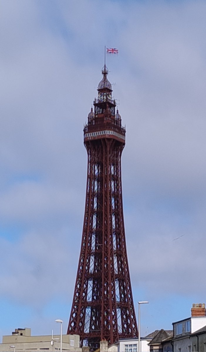 CFScotty3's tweet image. Here's another for #PostboxSaturday from our recent trip to #Blackpool. I spotted this one outside a Church, not sure why all the security but I could still post. 

I like seeing the Union flag 🇬🇧 it does inspire pride. ✉️📮📯

@letterappsoc @TheWritingWeb @RoyalMail @lbsg1976