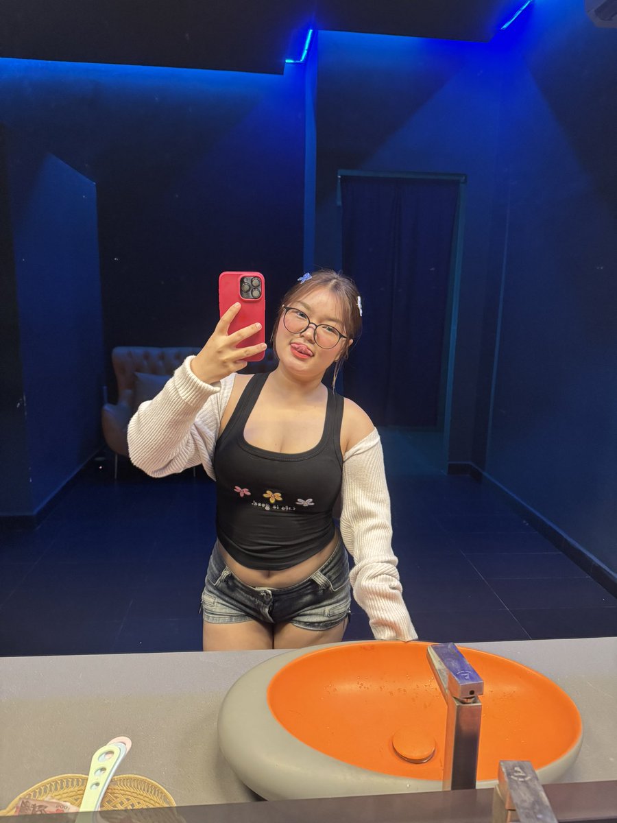 babe Moo tweet media