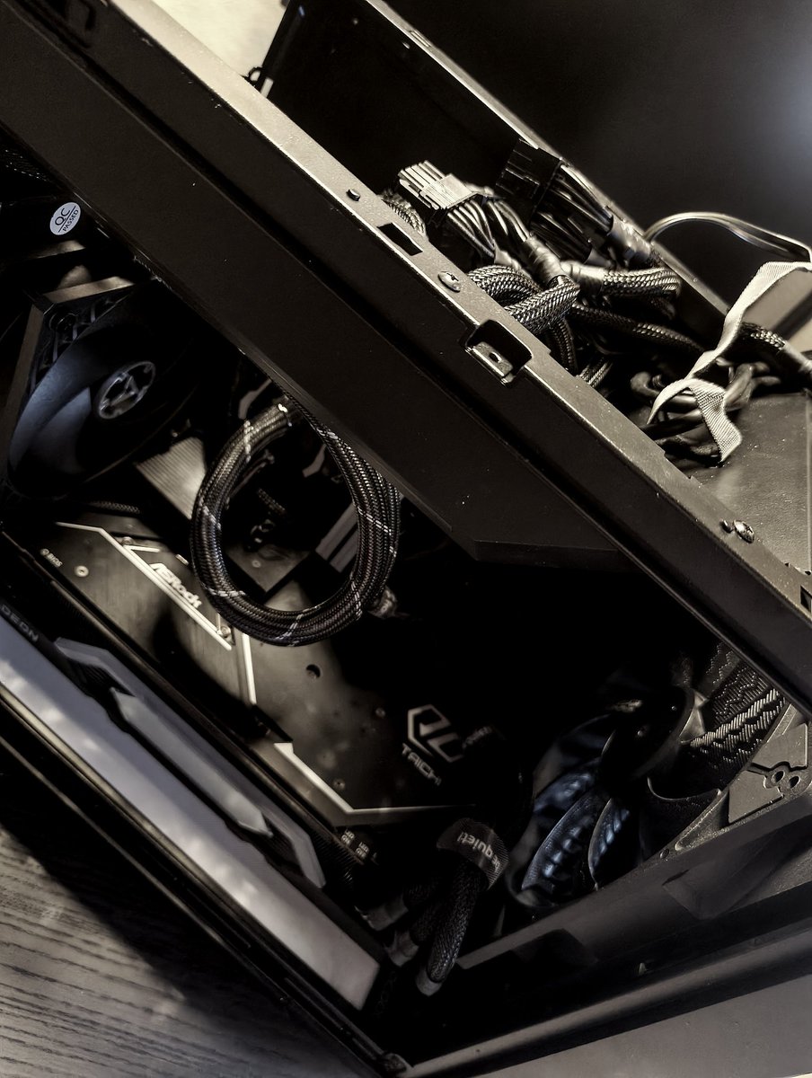 AT0MAC's tweet image. Today its time for surgery 

I got an idea. Well that's a lie, I got MANY ideas
But it start with downgrading my PC?
Yes! 100% yes! 

Wait and see this will honestly be SO cool if it all works as I imagine 🧠

#pcbuild #computer #hardware #amdgaming