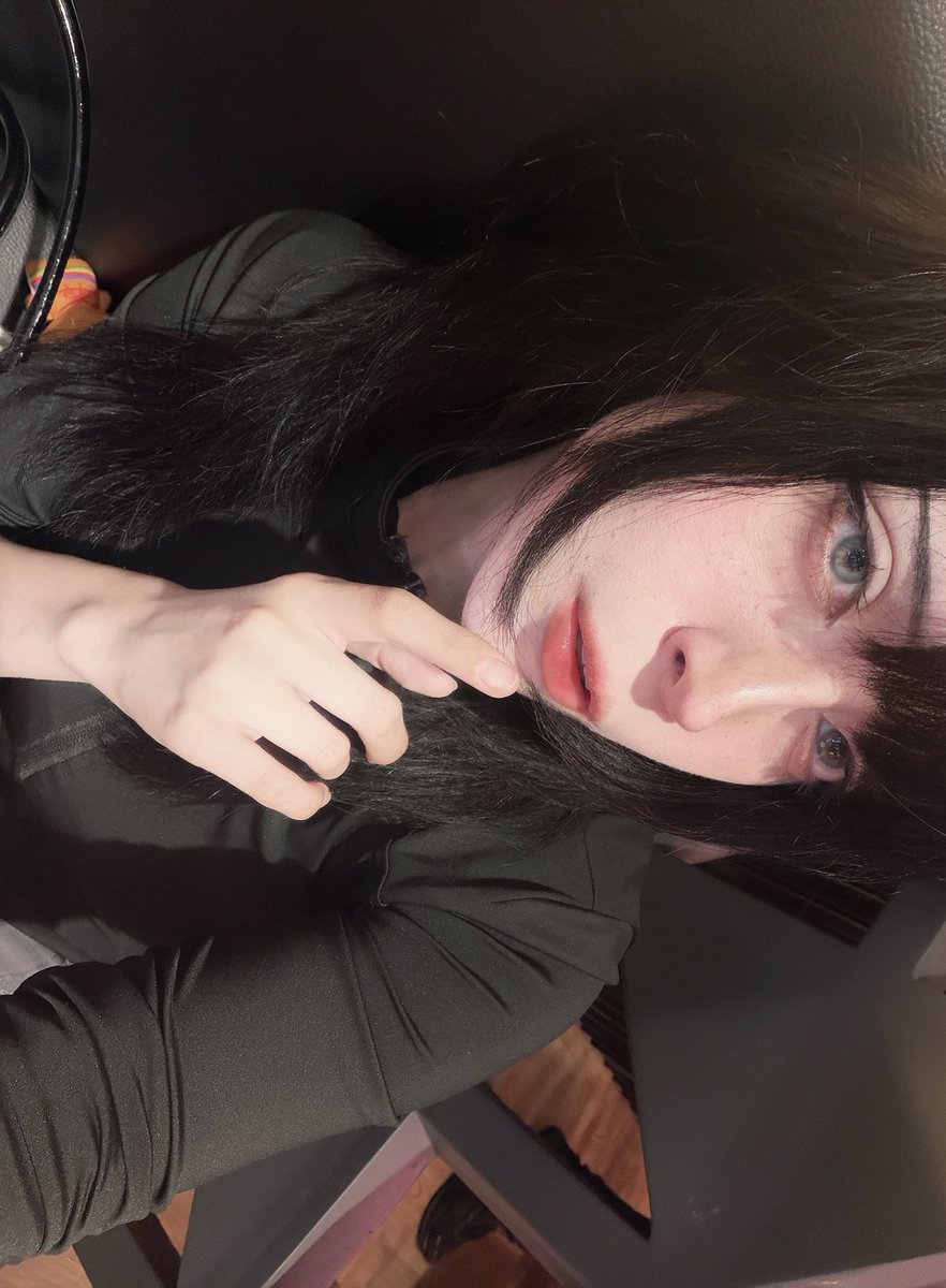 Rainnnhell's tweet photo. Urghhh she is so fucking pretty 😍 https://t.co/jKnogTukiz