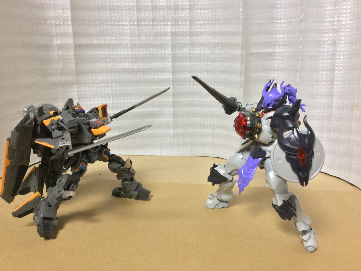 有翼の暗黒騎士と称されるヴァジュラや騎士らしいデザインのガイストからして親近感のあった30MFは本当に違和感が薄い印象…。ヴァーサルター系のワルダーが出る気配が無いので代わりにこれで良いんじゃないかと思い始めてる。
＃ダイアクロン　＃30MF