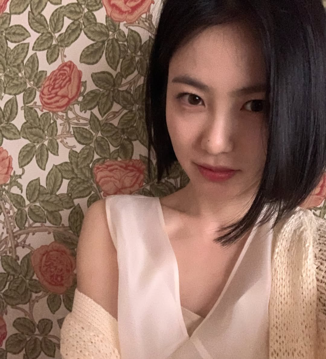 [260418] Shinyeeun instagram update 📸 

#신예은 #ShinYeEun