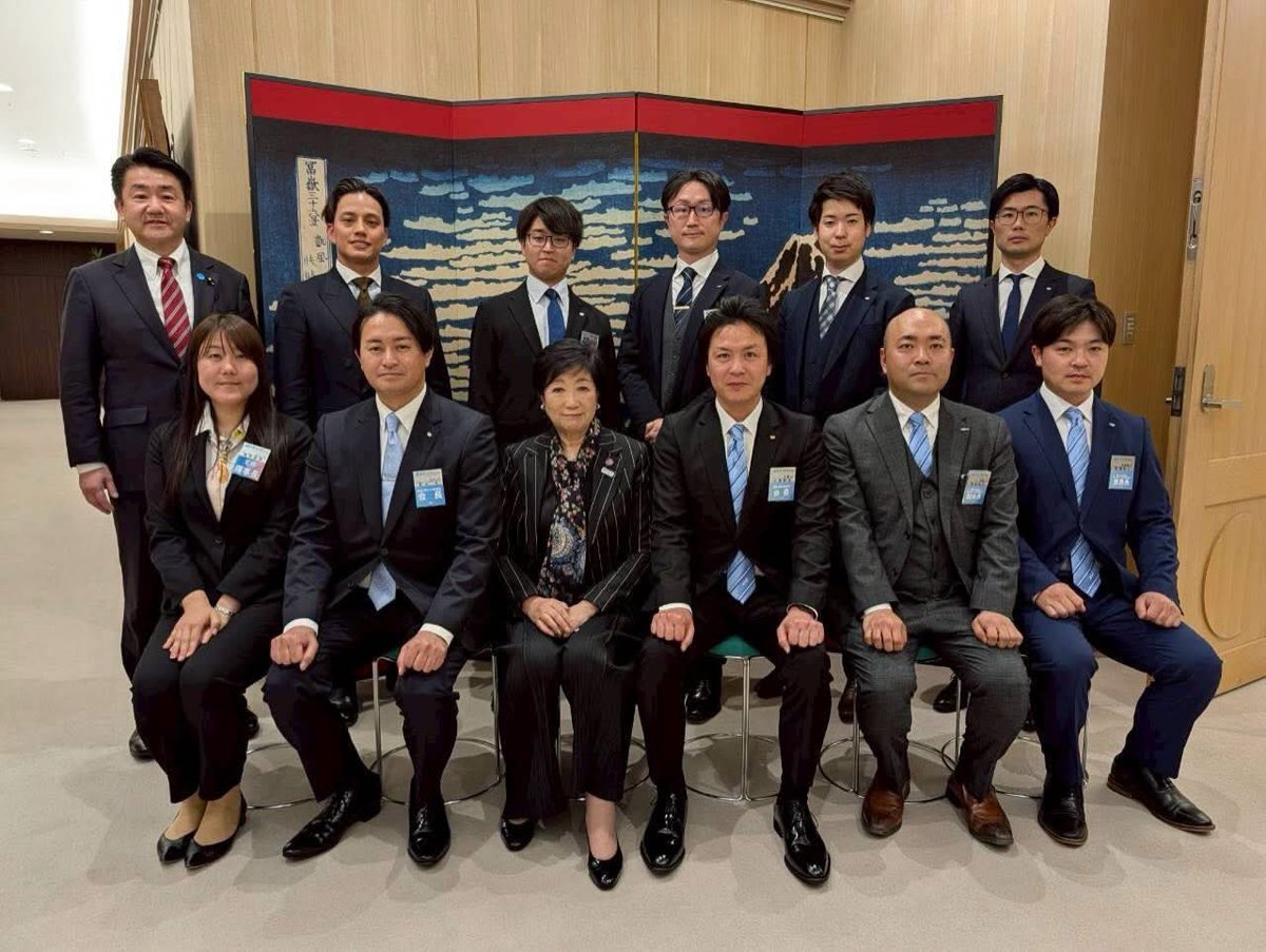 先日JCの皆さんと小池知事へ表敬訪問に。今年7/4に立川市で開催される関東地区大会のご案内とご挨拶でした。
引退して10年。若い皆さんと再び一緒に過ごせた貴重な時間でした。
英知と勇気と情熱をもって明るい豊かな社会実現のためにがんばれ！