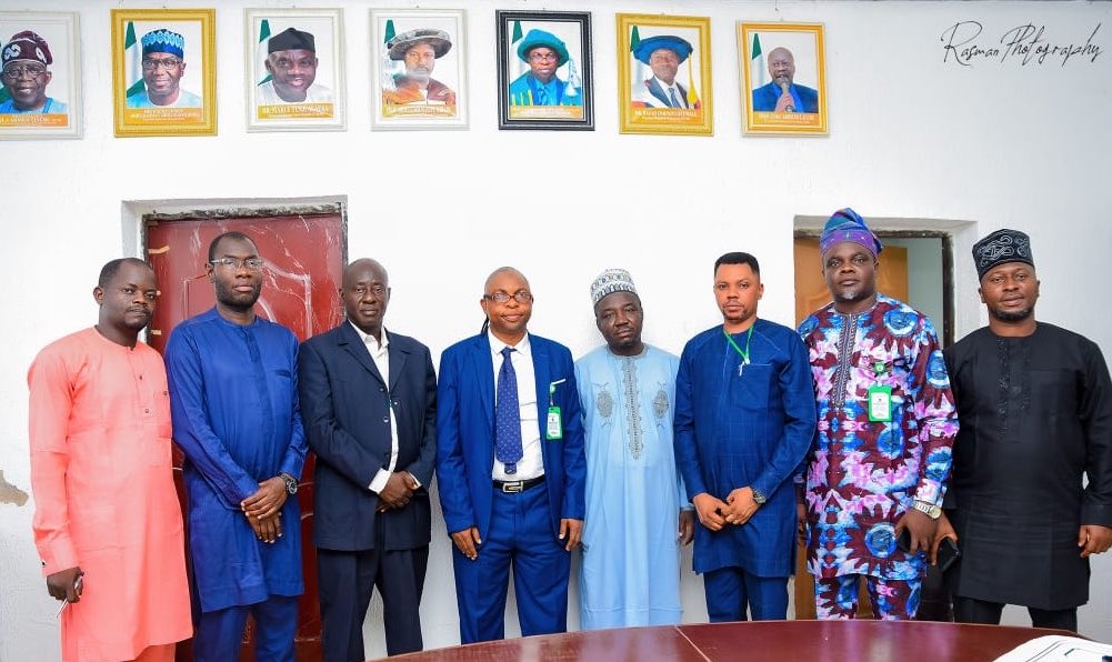 Sir J (J9) tweet media