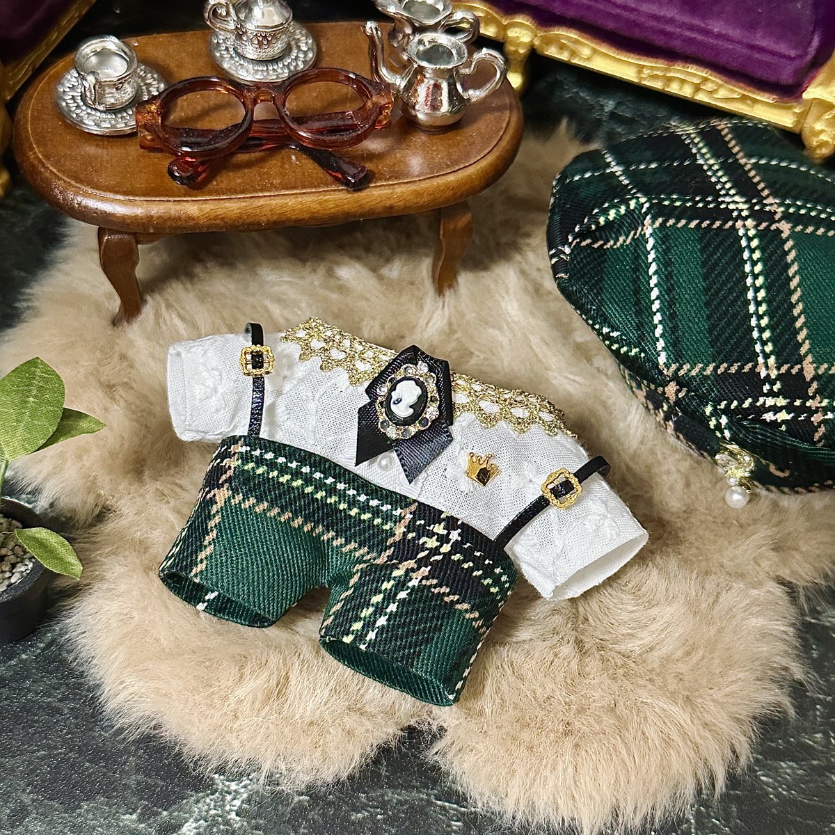 💫新作のお知らせ【Capriccio Line】

◆ Nobile ﾉｰﾋﾞﾚ

仕立て人の完全気まぐれから生まれた一着。

王道ブリティッシュなチェック柄に
ゴールドを基調に飾り立て
まるで貴族の装いのような佇まいです。

※完全な気まぐれなため、今後、微妙にデザインが変わる可能性があります。