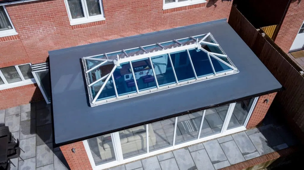 FeelWarmGlazing's tweet image. Don't let a leaky conservatory roof ruin your day. Upgrade to a Leka Flat Roof from Feel Warm and enjoy a watertight and durable orangery roof. Say yes to worry-free rainy days! #OrangeryRoofing #LeakProof #Durability