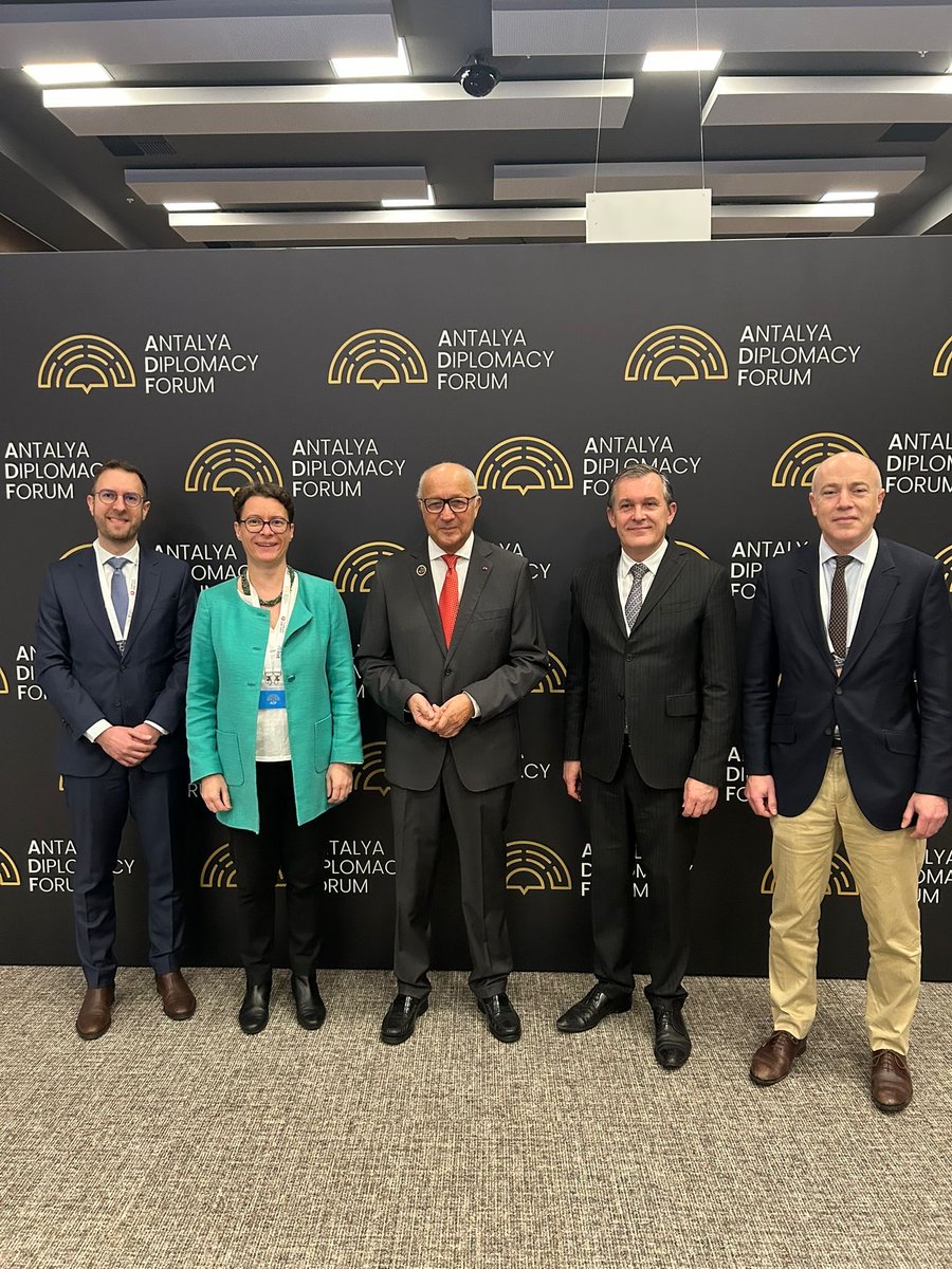 isabelledumont's tweet image. Fransa 🇫🇷 ekibi, #AntalyaDiplomasiForum @AntalyaDF’da tam kadro :

#COP21 Başkanı ve COP Başkanları Cemiyeti Başkanı @LaurentFabius 

@francediplo Kıta Avrupa Direktörü, Brice Roquefeuil

#CAPS Başkan Yardımcısı @davidbeharFR
 
ve,
@FranceenTurquie’den @ArminjonClement

🇫🇷🇹🇷💪