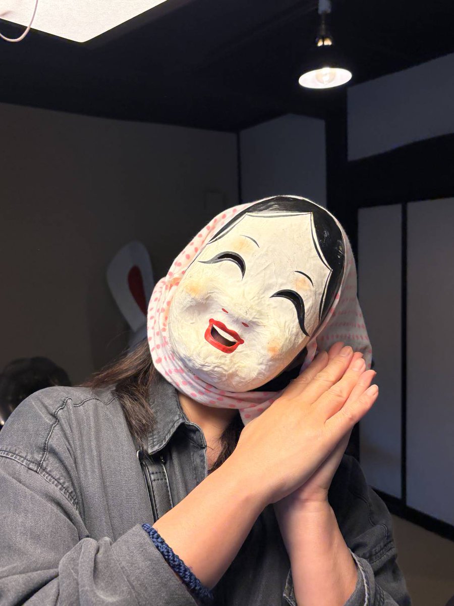 先日、10年以上振りに社員旅行に参加してきました。楽しかった

そのお土産を届けに実家に向かってるんだけど

最寄駅通り越して
すぐ来た上りにラッキー✨️と乗ったのに1駅通り越して…!?

なかなか着きません