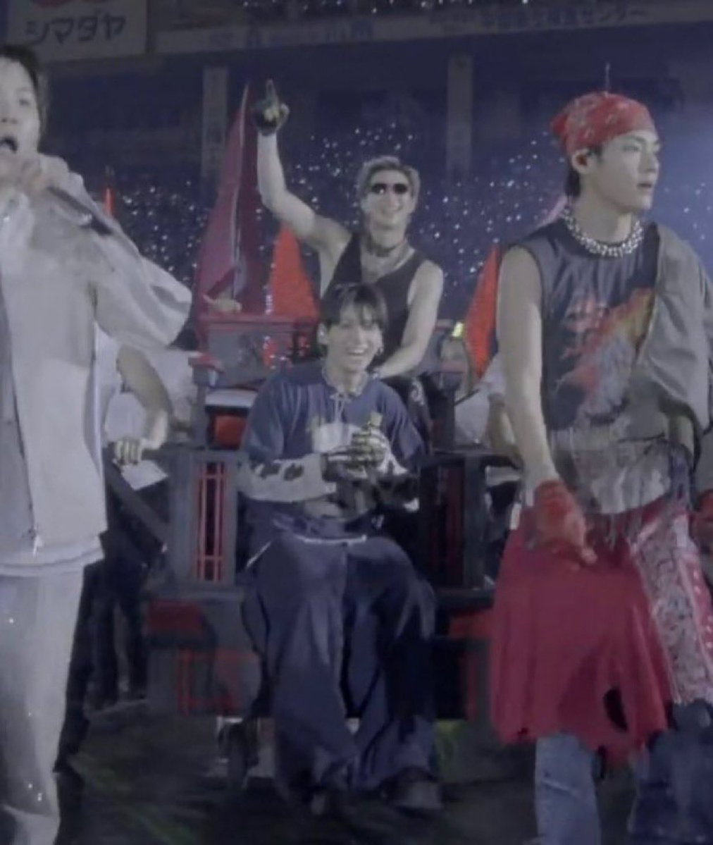 “dear diary… 
i’m literally so happy today because i got to sit beside my crush during the parade 😻🫶🏻💖”

gaboleh iri ga guysss sama dedekk!!