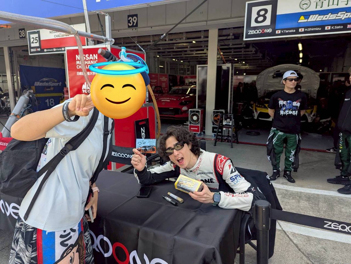 Mayuturbononaka's tweet photo. もちろもプルさんに会いに行って来ました
2021 Spa24のミニカーを買ったのでそれにサインもらって
イラストカードにもサインもらいました
これもっててめっちゃ嬉しそうで嬉しかった
#S耐
#JamesPull https://t.co/8RlacQu2aP