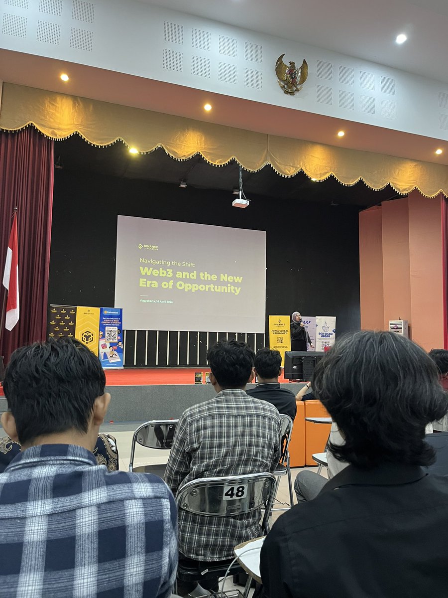 ilhmfyy's tweet photo. Seru banget acara Web3 University Tour Yogyakarta ini.
Banyak insight menarik yaitu mulai dari praktik seputar smart contract, dan use case dari blockchain, AI
@BinanceAcademy @BNBCHAIN @coinvestasi @devweb3jogja
#WhereBuildersBuild #BinangeAcademyUniversity #semuabisacrypto https://t.co/w46JaiBut3