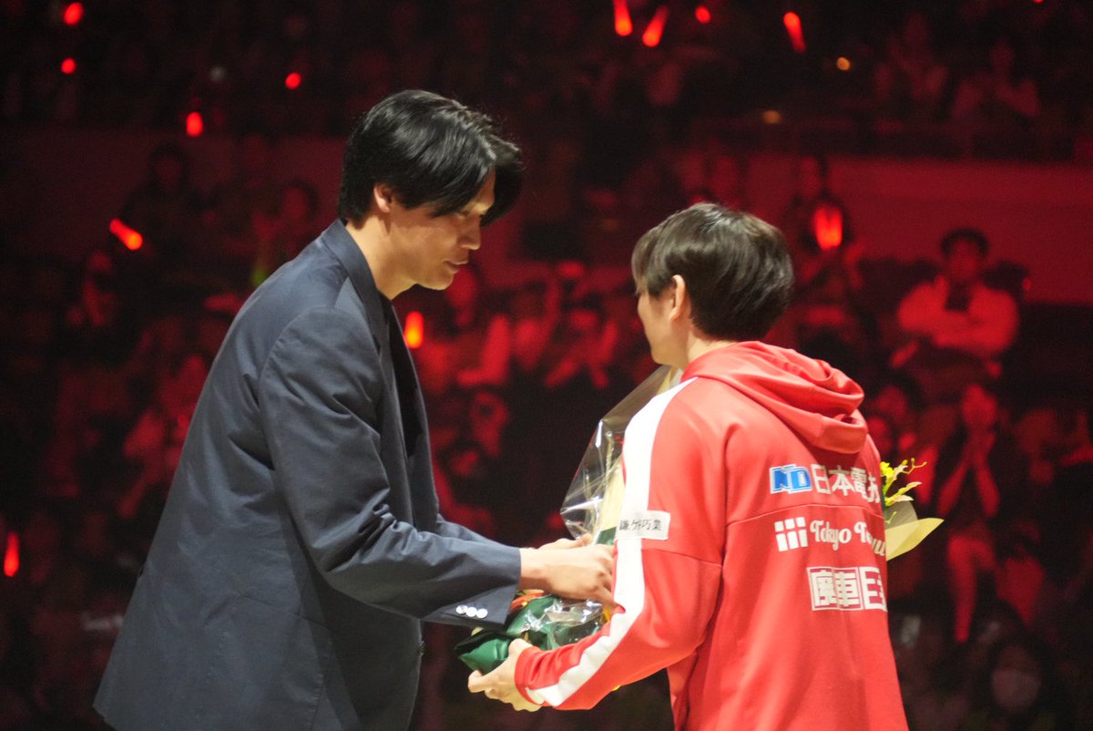 今日は文男さんのセレモニー🥹

試合前にお時間を作ってくださった
レバンガ北海道の関係者の皆様、
桜井GM本当にありがとうございました😭

素敵な素敵なセレモニーでした

#西村文男
#LASTRUNWAY