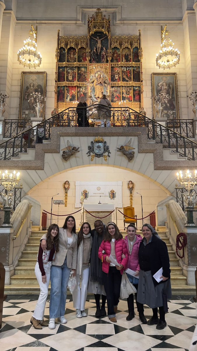 nazaretoporto's tweet photo. Nuestro cole ha tenido el privilegio de participar en la grabación de “Alza la mirada” para el Papa León ✨

Una experiencia llena de emoción, donde nuestros alumnos han puesto voz, ilusión y corazón 💙

#AlzaLaMirada #WeAreCrew https://t.co/o1Gnrdq5Eh