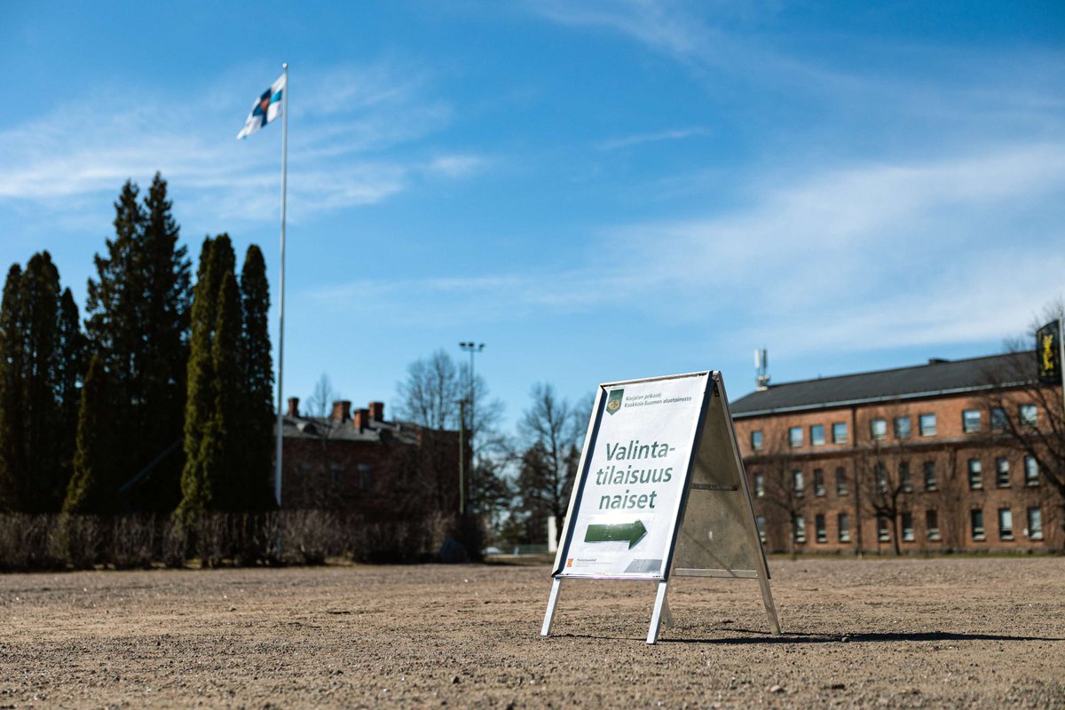 KarjalanPR's tweet photo. Kaakkois-Suomen aluetoimiston naisten vapaaehtoisen asepalveluksen valintatilaisuus järjestettiin loppuviikosta Kouvolassa.

Tilaisuuteen kuuluu mm. hakijoiden haastattelut, terveydentilan tarkastus sekä palvelusajankohdan ja -paikan määrittäminen.

#KASALTSTO #KARPR #Maavoimat https://t.co/ZneMyZbWUF