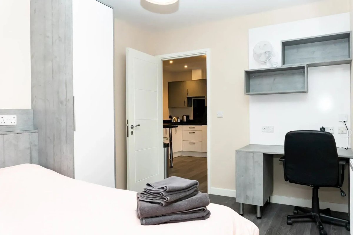 staylets1's tweet image. If you can work remotely and like a change of scenery, Stay Lets is the perfect option for a #workcation 🧡

Our professional #selfcontained #apartments are centrally located and offer a space to work and relax, with complimentary Wi-Fi.

🌐 buff.ly/Ui4RzRC

#StayLets
