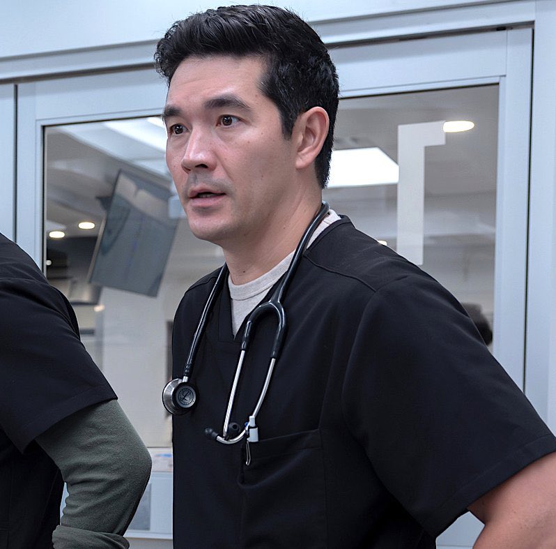 terminé la temporada de The Pitt y más que obvio que se viene el spin off de el turno de la noche con el doctor Abbot.. estaremos SENTADOS por la trama 

la trama: 🫦🥵