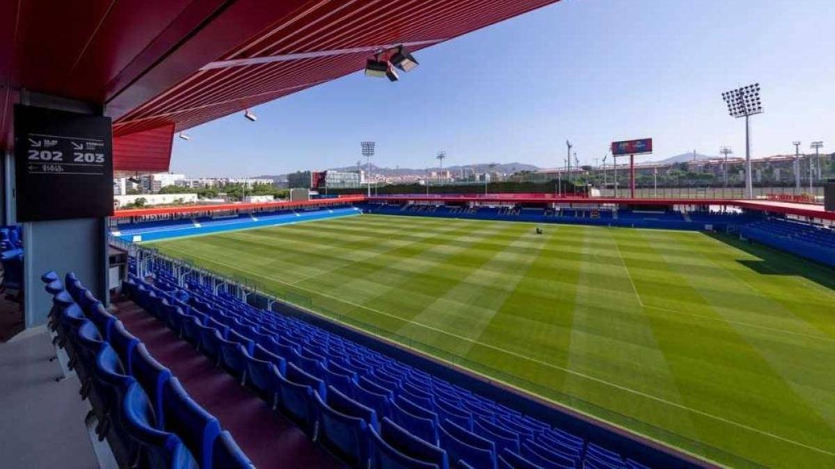 BarcaTimes's tweet photo. 🚨🎖| 𝐉𝐔𝐒𝐓 𝐈𝐍: Barcelona have expressed their intention to the city’s mayor to expand the Estadi Johan Cruyff capacity from 6,000 to 10,000.
The aim is to have the stadium ready for the 2027–28 season. [@RogerTorello] #fcblive 🟢🏟 https://t.co/a23liz7o3Q
